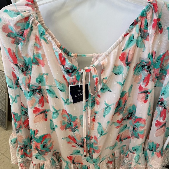Women’s floral blouse - Picture 2 of 3